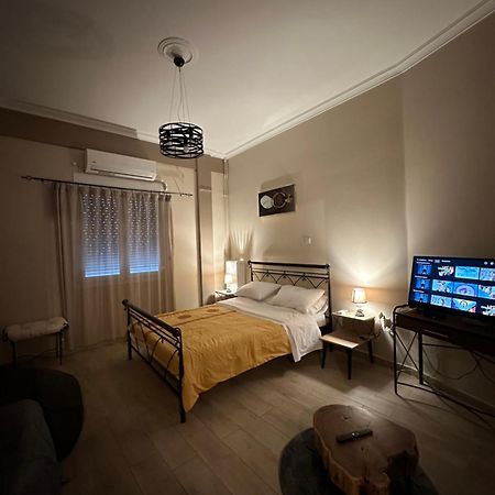 Ζεστή Φωλίτσα Στο Κέντρο. Apartment Athena Bagian luar foto