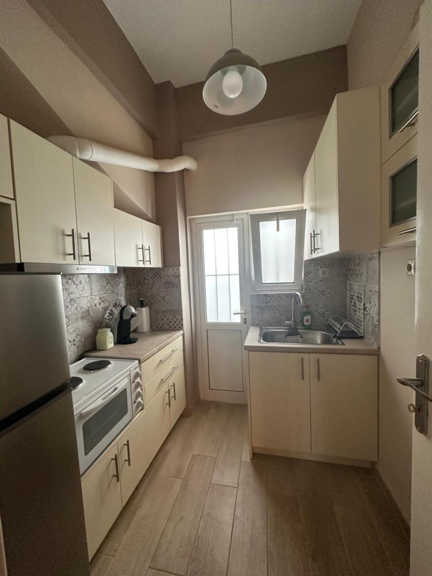 Ζεστή Φωλίτσα Στο Κέντρο. Apartment Athena Bagian luar foto