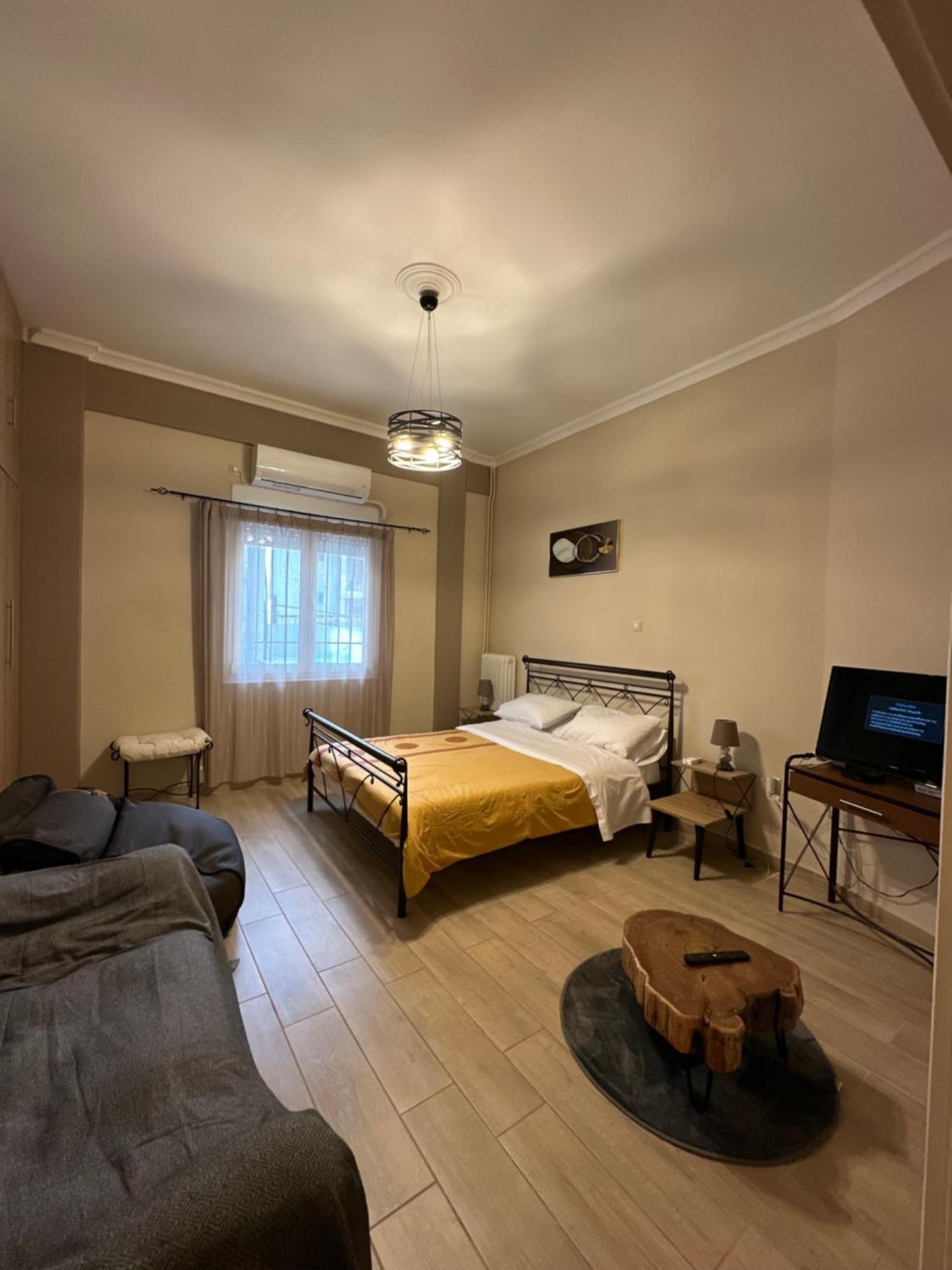 Ζεστή Φωλίτσα Στο Κέντρο. Apartment Athena Bagian luar foto