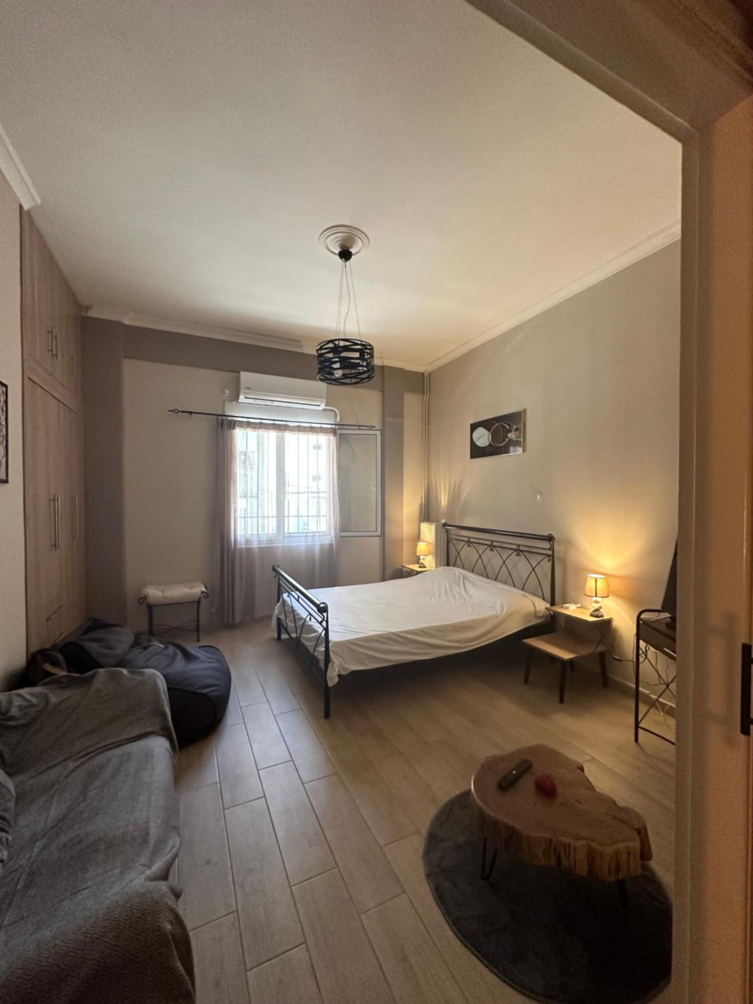 Ζεστή Φωλίτσα Στο Κέντρο. Apartment Athena Bagian luar foto