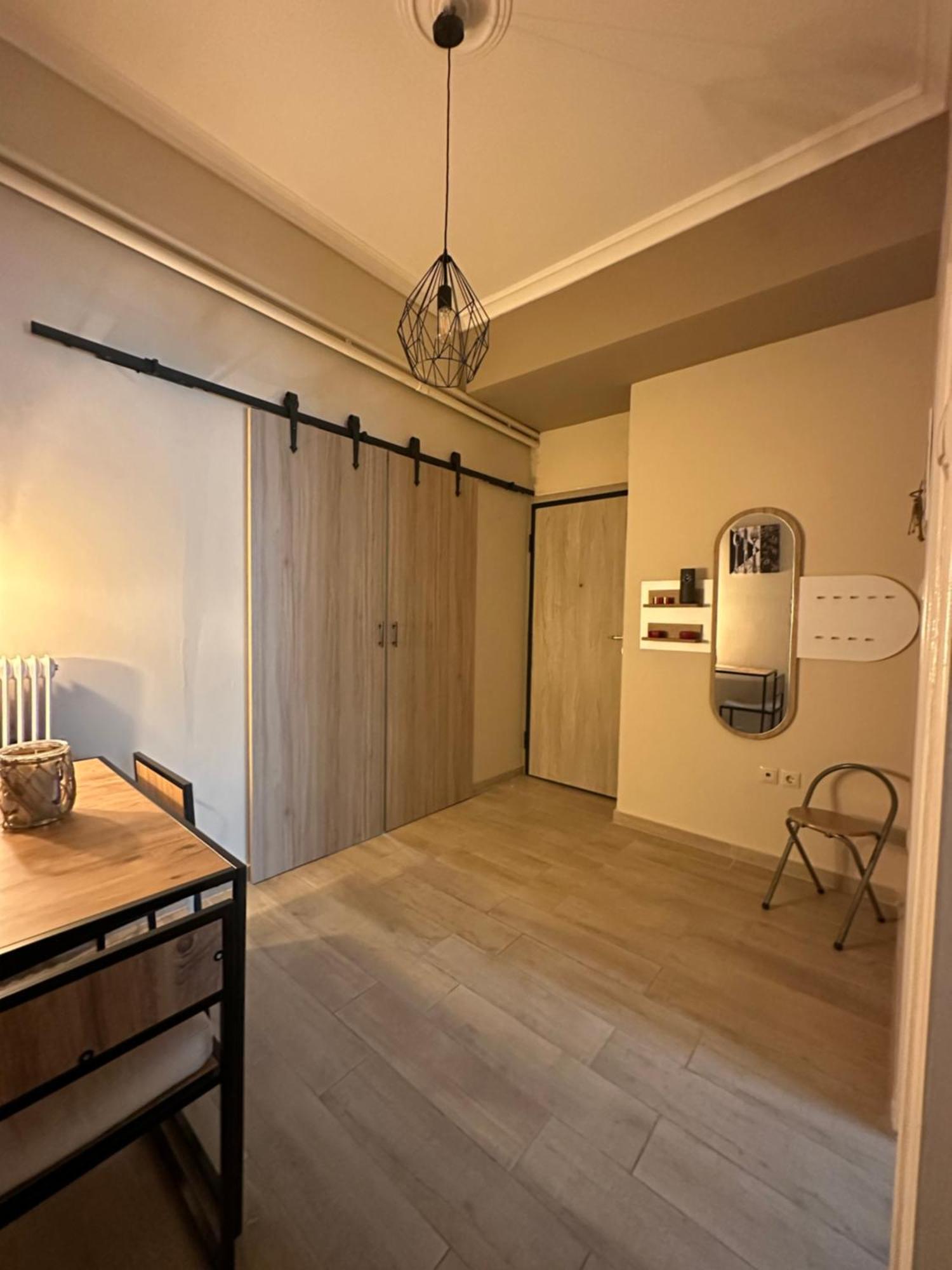 Ζεστή Φωλίτσα Στο Κέντρο. Apartment Athena Bagian luar foto