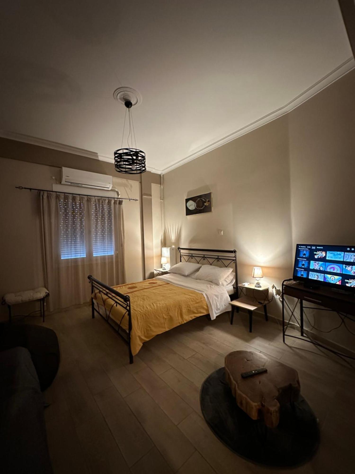 Ζεστή Φωλίτσα Στο Κέντρο. Apartment Athena Bagian luar foto