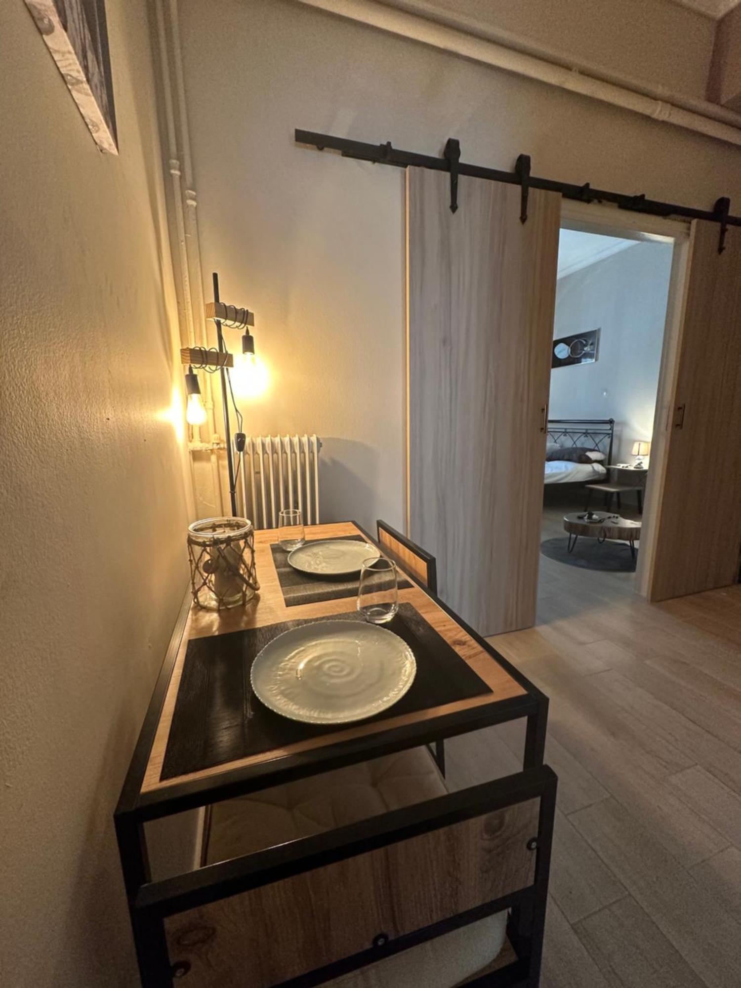 Ζεστή Φωλίτσα Στο Κέντρο. Apartment Athena Bagian luar foto