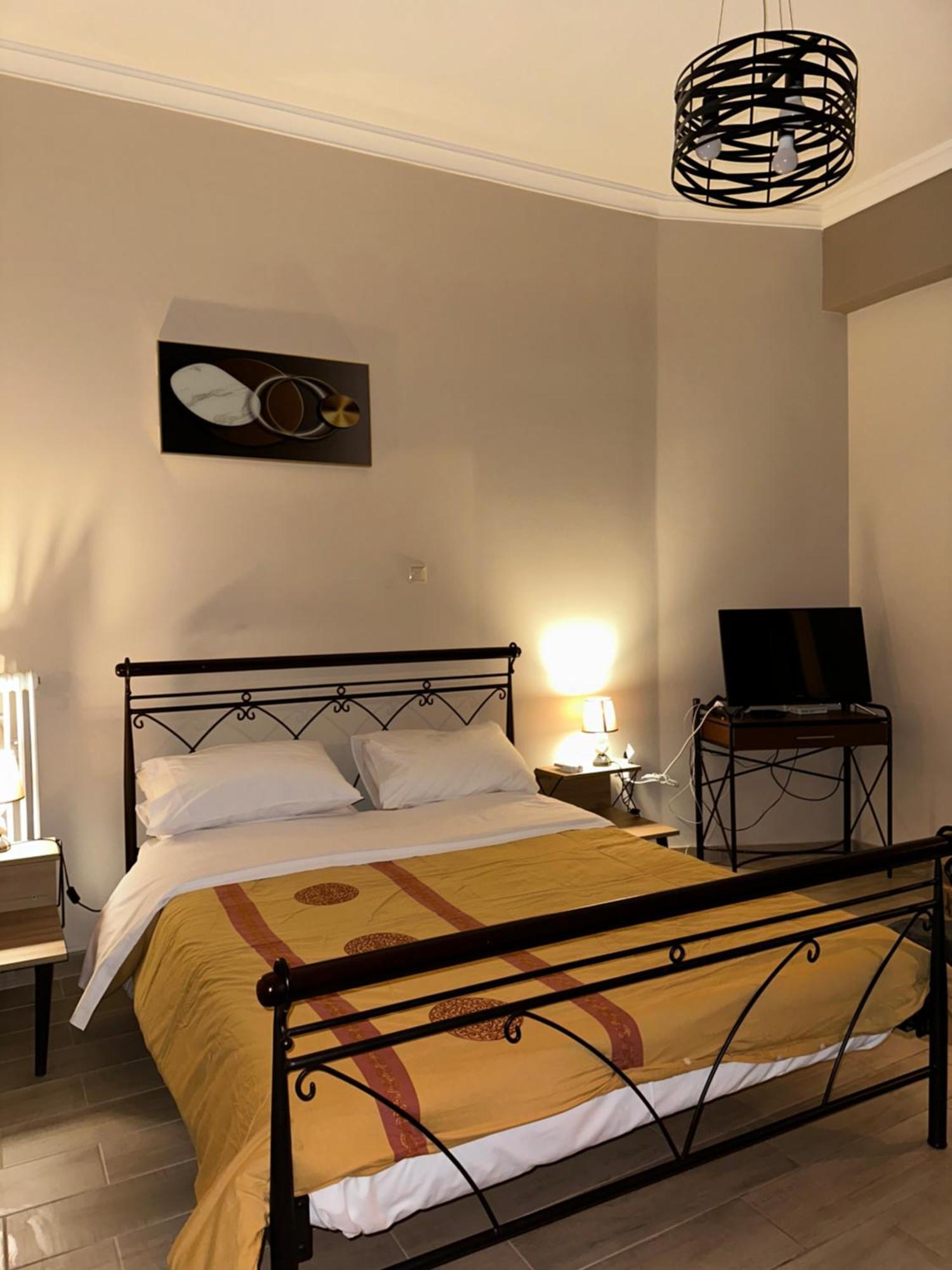Ζεστή Φωλίτσα Στο Κέντρο. Apartment Athena Bagian luar foto