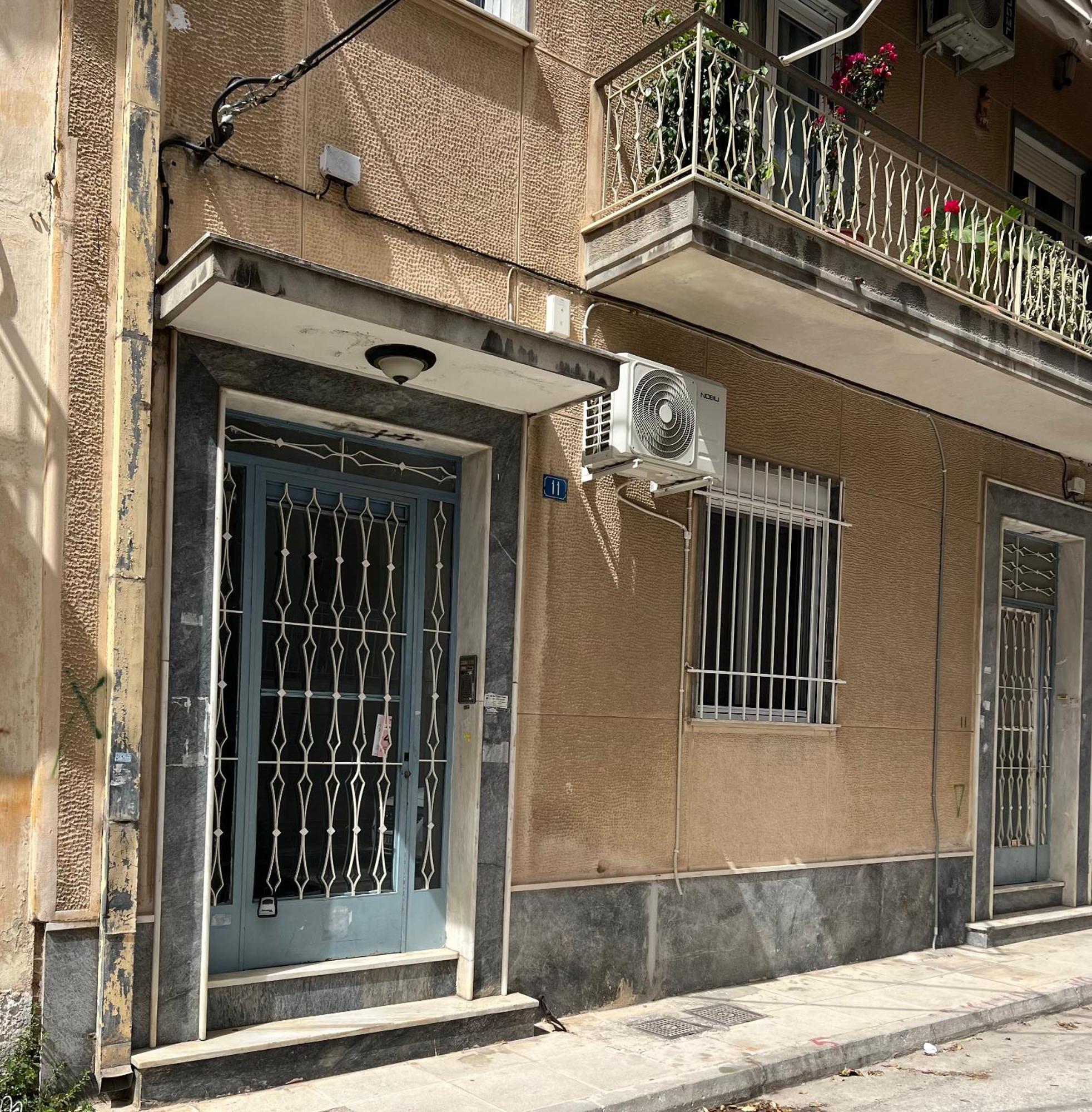 Ζεστή Φωλίτσα Στο Κέντρο. Apartment Athena Bagian luar foto